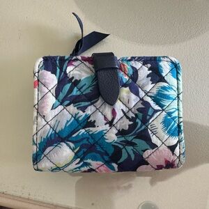 Vera Bradley quilted zipper/snap wallet